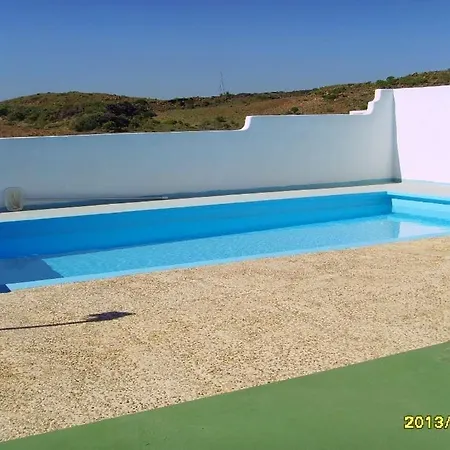 Sleeps 2 Wifi T691490 *