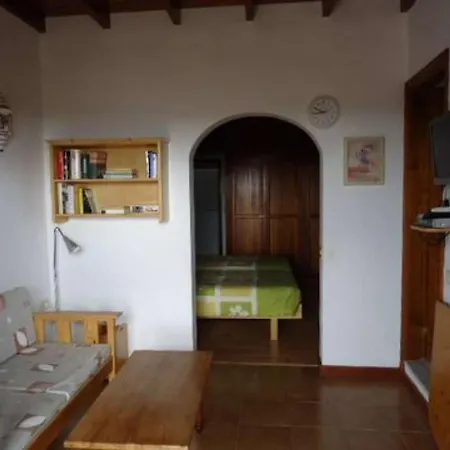 Sleeps 2 Wifi T691490 *
