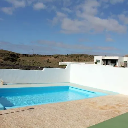 Sleeps 2 Wifi T691490 *